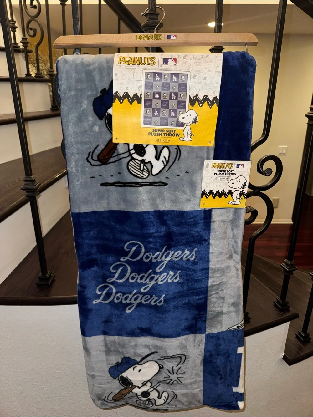 Peanuts x Los Angeles Dodgers Navy and Gray Plush Throw Blanket